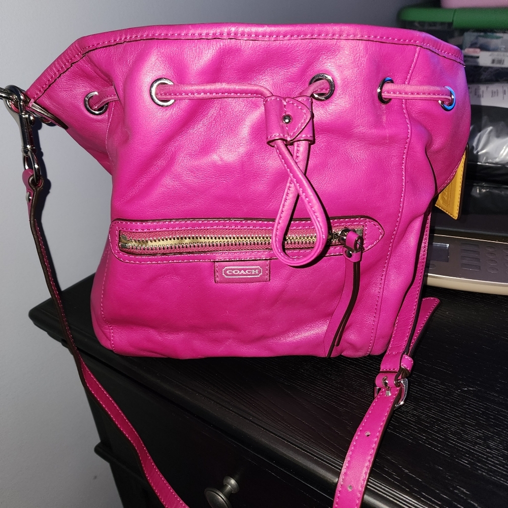 Authentic Coach pocketbook